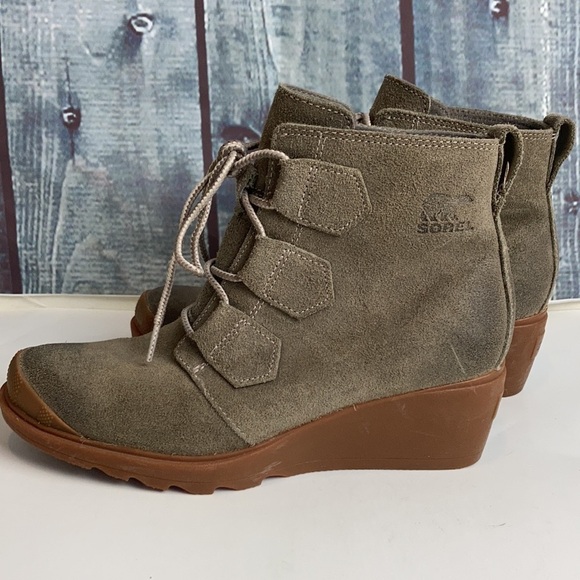 Sorel Toronto Lace-up Suede Wedge Bootie Green Tan Size 7 Winter Waterproof - Picture 2 of 15